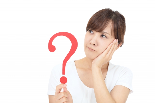 疑問を持つ女性